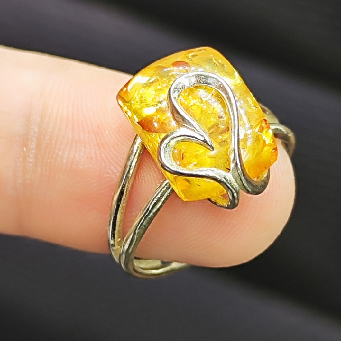 انگشتر نقره زنانه نقره جات بافندگان مدل سنگ کهربا لهستان کد 2023