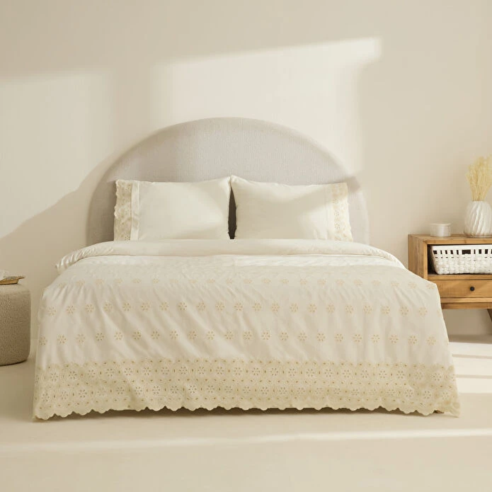 سرویس روتختی 2 نفر 4 تکه کاراجا هوم مدل Lacera 