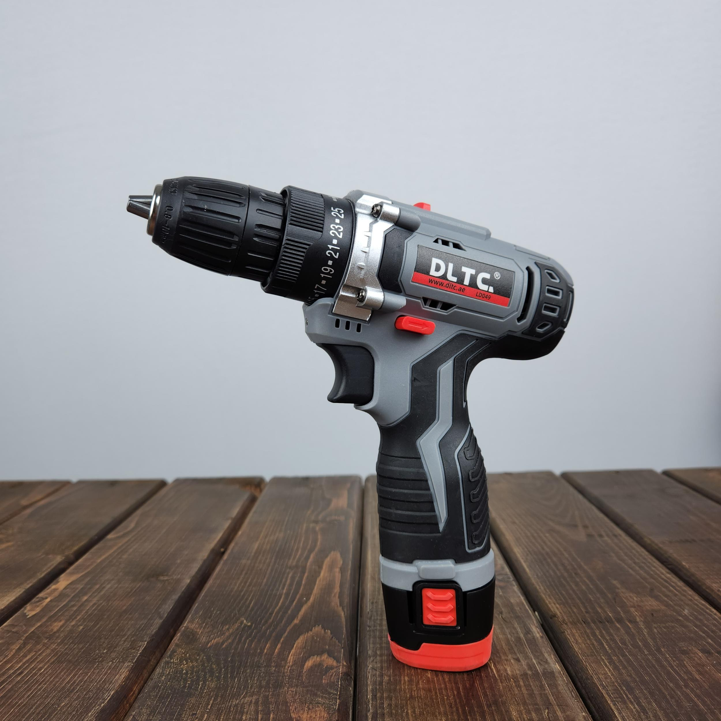 مجموعه 27 عددی دریل پیچ گوشتی شارژی دی ال تی سی مدل LD049 مجموعه 27 عددی دریل پیچ گوشتی شارژی دی ال تی سی مدل LD049