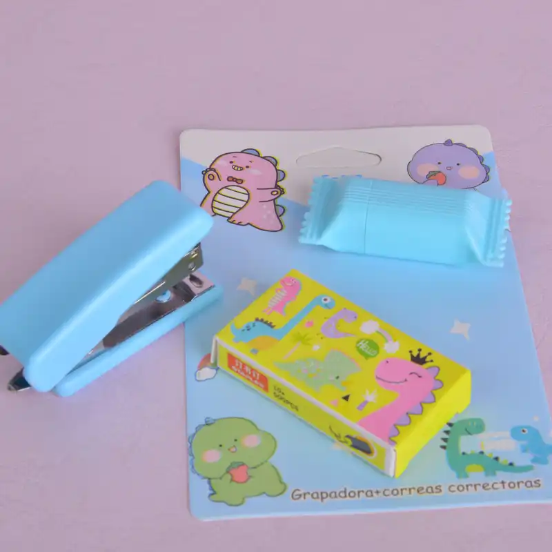 منگنه مدل دایناسور به همراه ماژیک علامت گذار و سوزن منگنه بسته 3 عددی