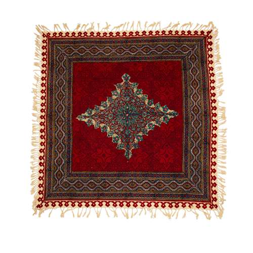 رومیزی قلمکار ممتاز اصفهان اثر عطريان طرح ترنج قرمز مدل G147 