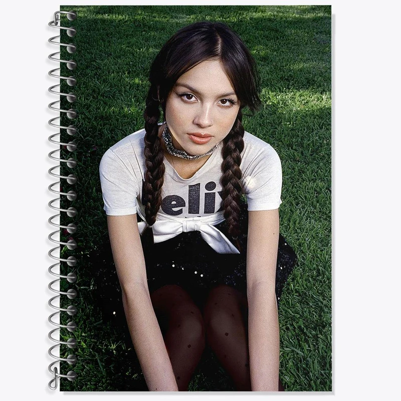 دفتر زبان 50 برگ خندالو مدل سه خط طرح اولیویا رودریگو Olivia Rodrigo کد 19276