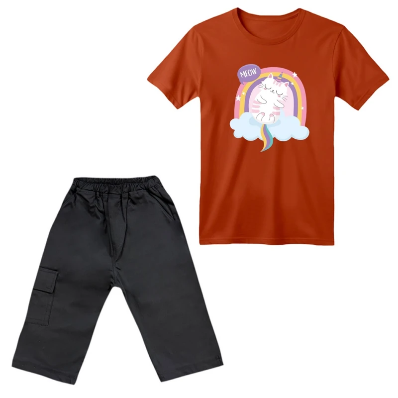 ست تی‌شرت آستین کوتاه و شلوارک دخترانه مدل گربه رنگین کمون رنگ آجری تیره