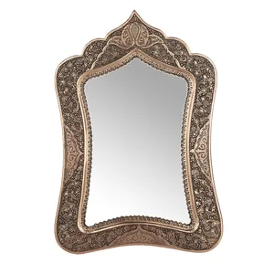 آینه قلمزنی زمینه مس اثر خرم نژاد طرح مسجدی سایز 38 × 26 سانتی متر