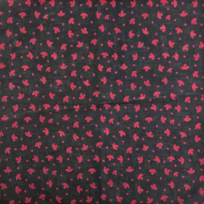 دستمال سر و گردن طرح برگ های افرا