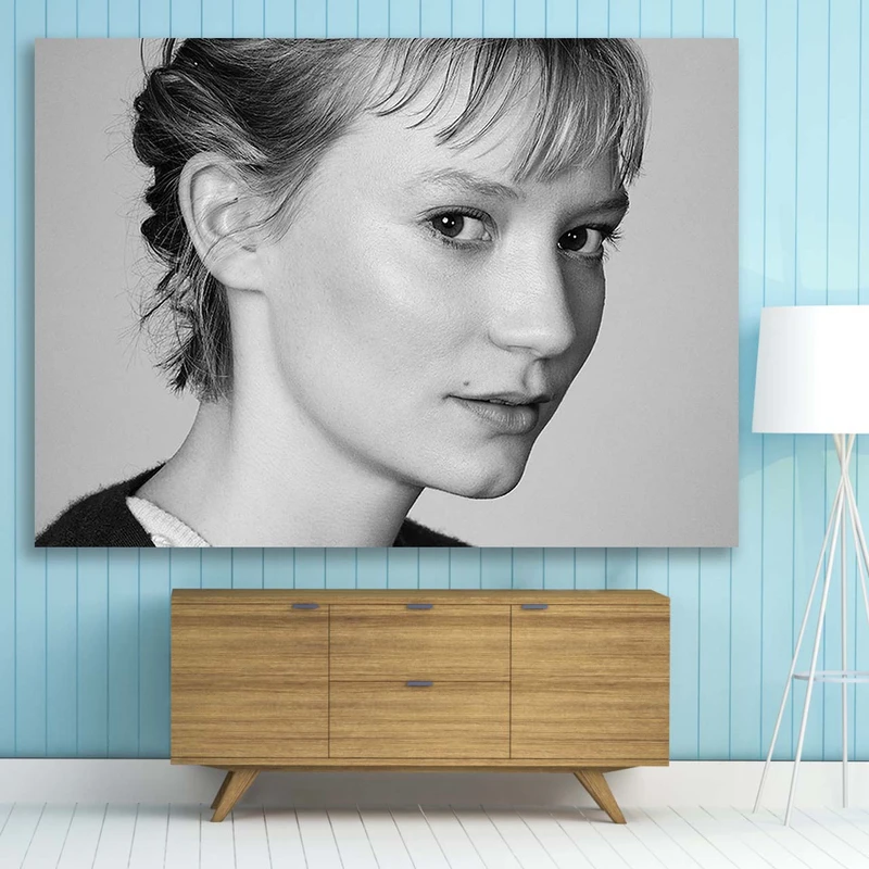 تابلو شاسی طرح Mia Wasikowska مدل Artist 0366