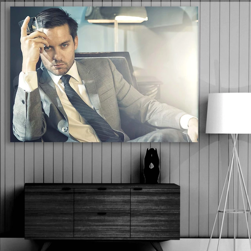 تابلو شاسی طرح Tobey Maguire مدل Artist 0380