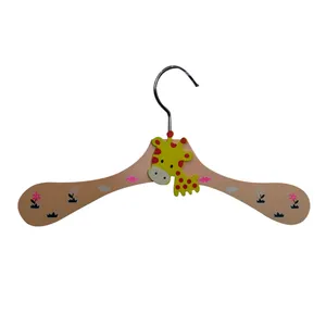 چوب لباسی نوزاد طرح زرافه