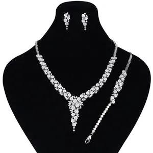 نیم ست نقره زنانه مدوکلاس کد 180489