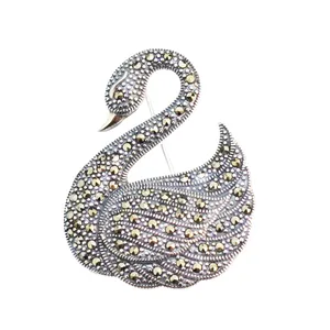 گل سینه نقره طرح قو کد BR002