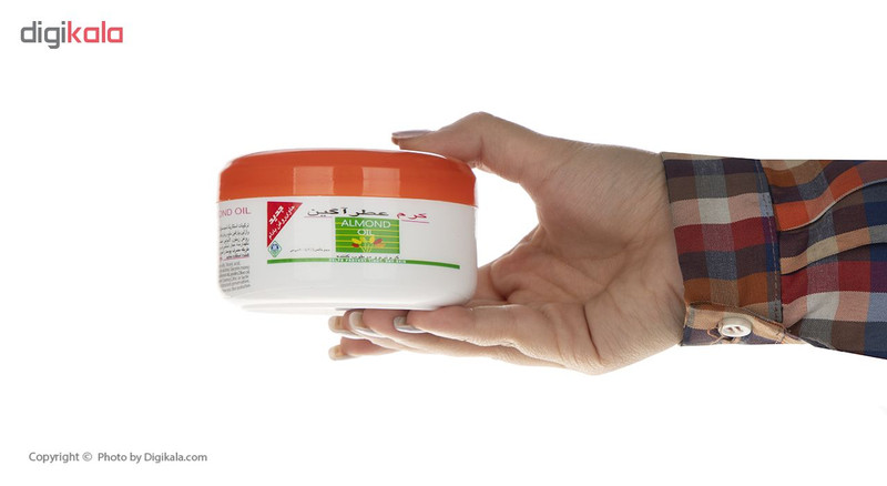 کرم مرطوب کننده و نرم کننده عطرآگین مدل Almond حجم 200 میلی لیتر