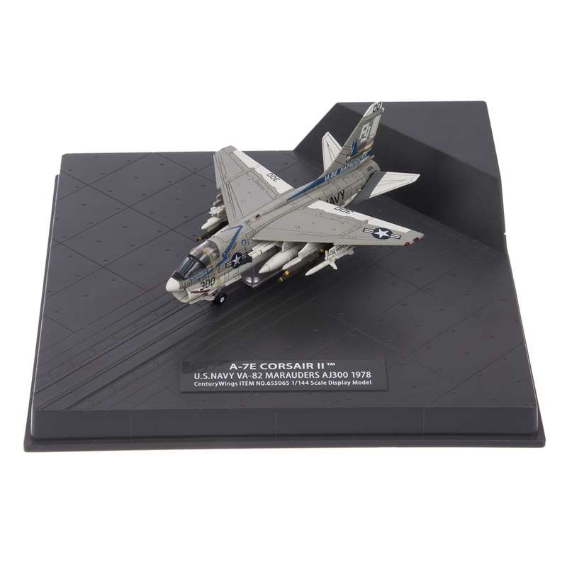 هواپیما سنچری وینگز مدل A 7E Corsair II 1/144 هواپیما سنچری وینگز مدل A 7E Corsair II 1/144