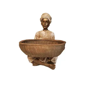 مجسمه مدل غلام سبد به دست