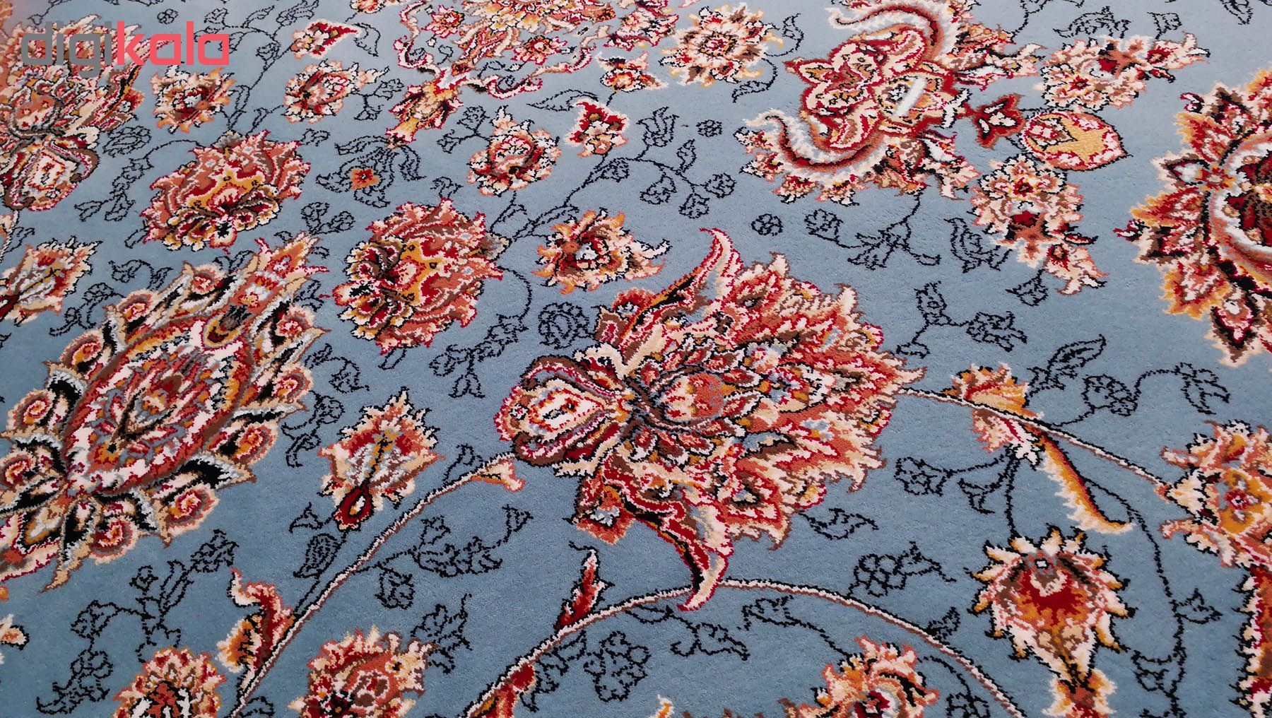 فرش ماشینی زمرد مشهد طرح افشان مدل گل درشت زمینه آبی