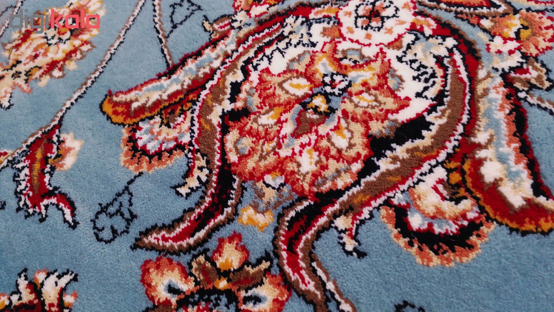 فرش ماشینی زمرد مشهد طرح افشان مدل گل درشت زمینه آبی