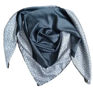 روسری زنانه مدل حاشیه دار