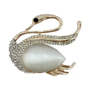 گل سینه آی جواهر طرح قو کد 11827GOL