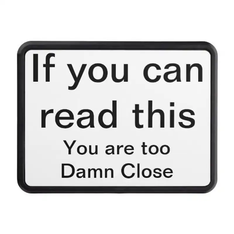 استیکر لپ تاپ طرح اگه میتونی اینو بخونی خیلی نزدیکی کد 14