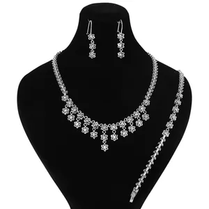 نیم ست نقره زنانه مدو کلاس کد mc-332