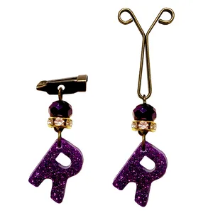 ست گل سینه و گیره روسری زنانه طرح R کد PM 343