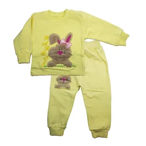 ست سویشرت و شلوار بچگانه طرح خرگوش ناقلا رنگ زرد