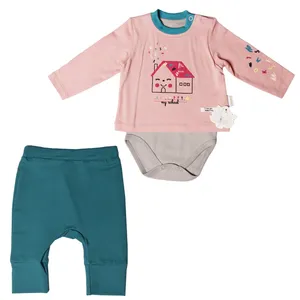 ست 2 تکه لباس نوزادی طرح کلبه کد 107