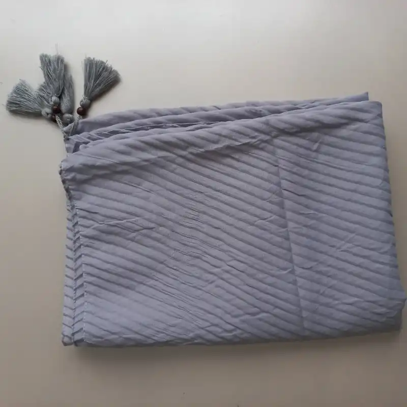 شال زنانه مدل نخی ساده پلیسه منگوله دار کد 123