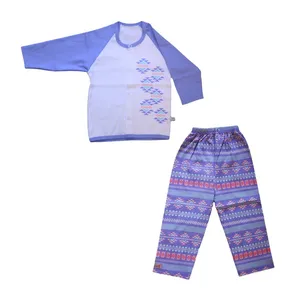 ست لباس کودک به آوران طرح   هندسی کد 08