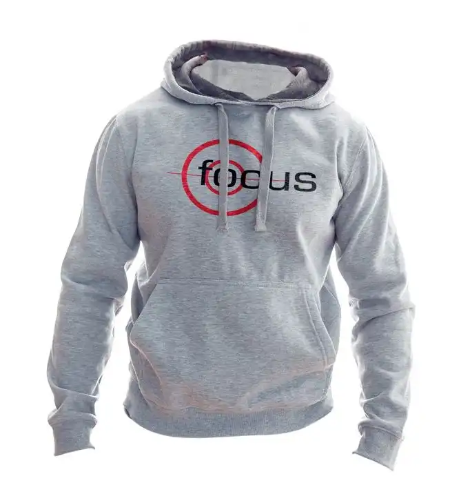 هودی زنانه به رسم طرح تمرکز کد 197