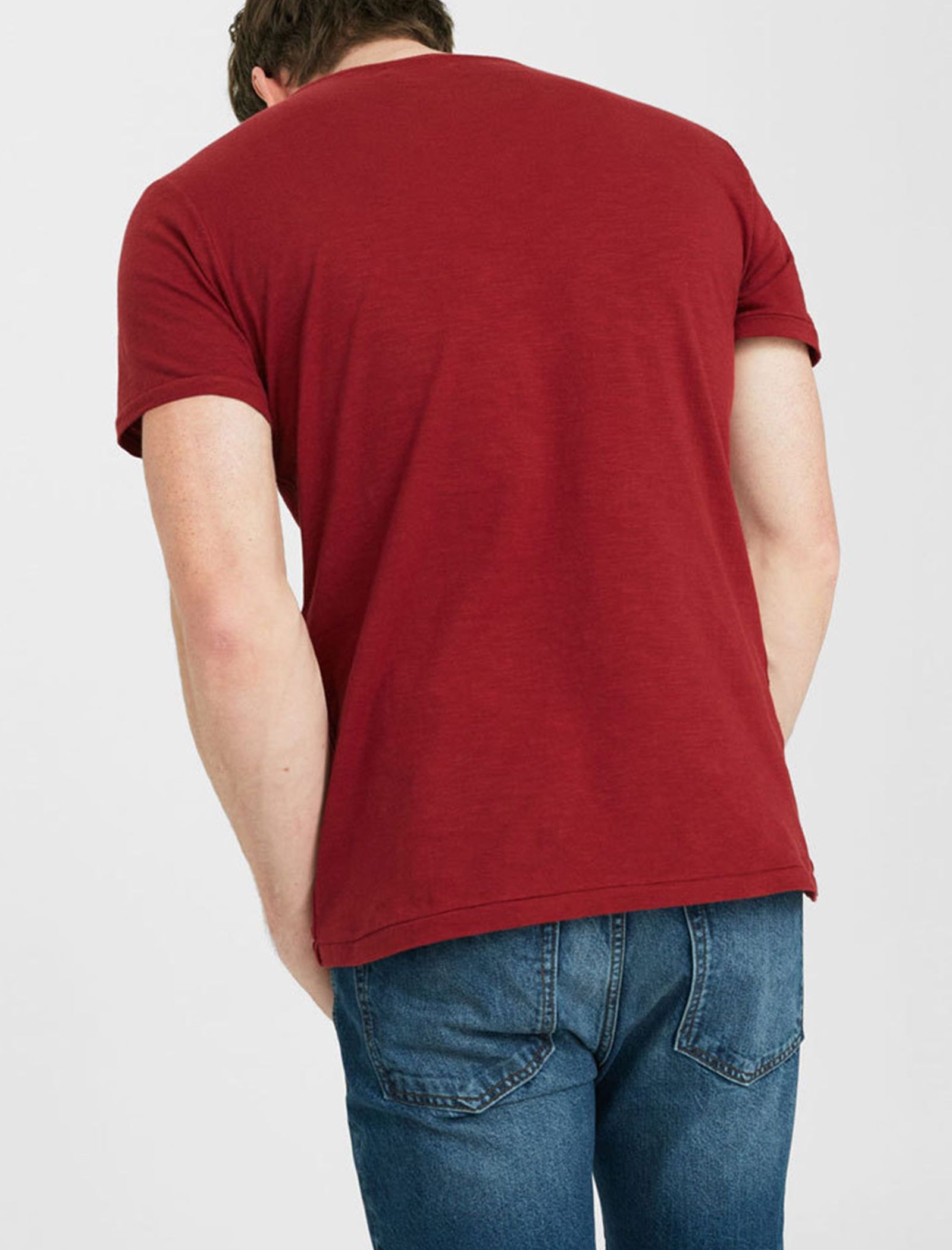 تی شرت نخی یقه گرد مردانه - مانگو - قرمز تيره - 5