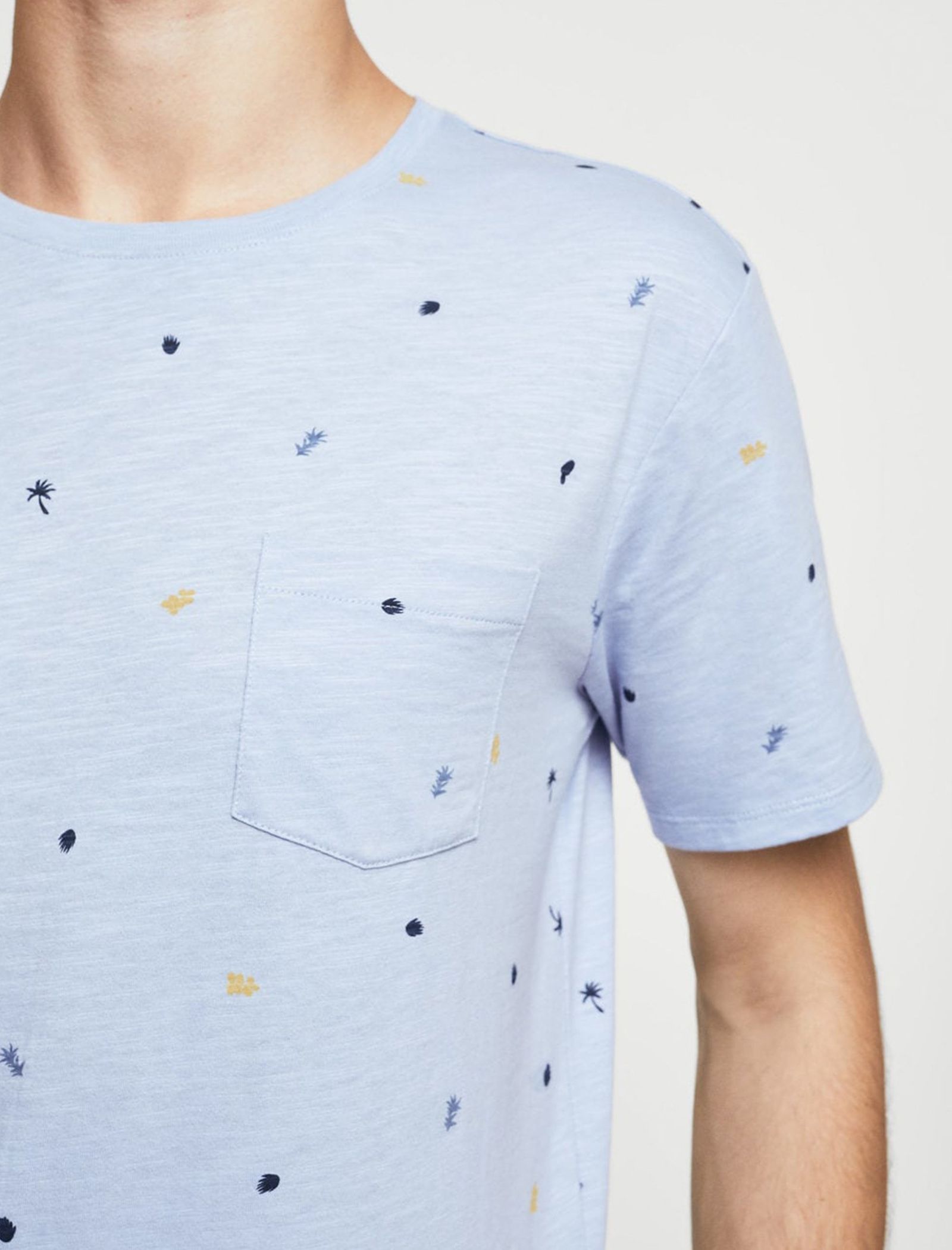 تی شرت نخی یقه گرد مردانه - مانگو - آبي روشن - 3