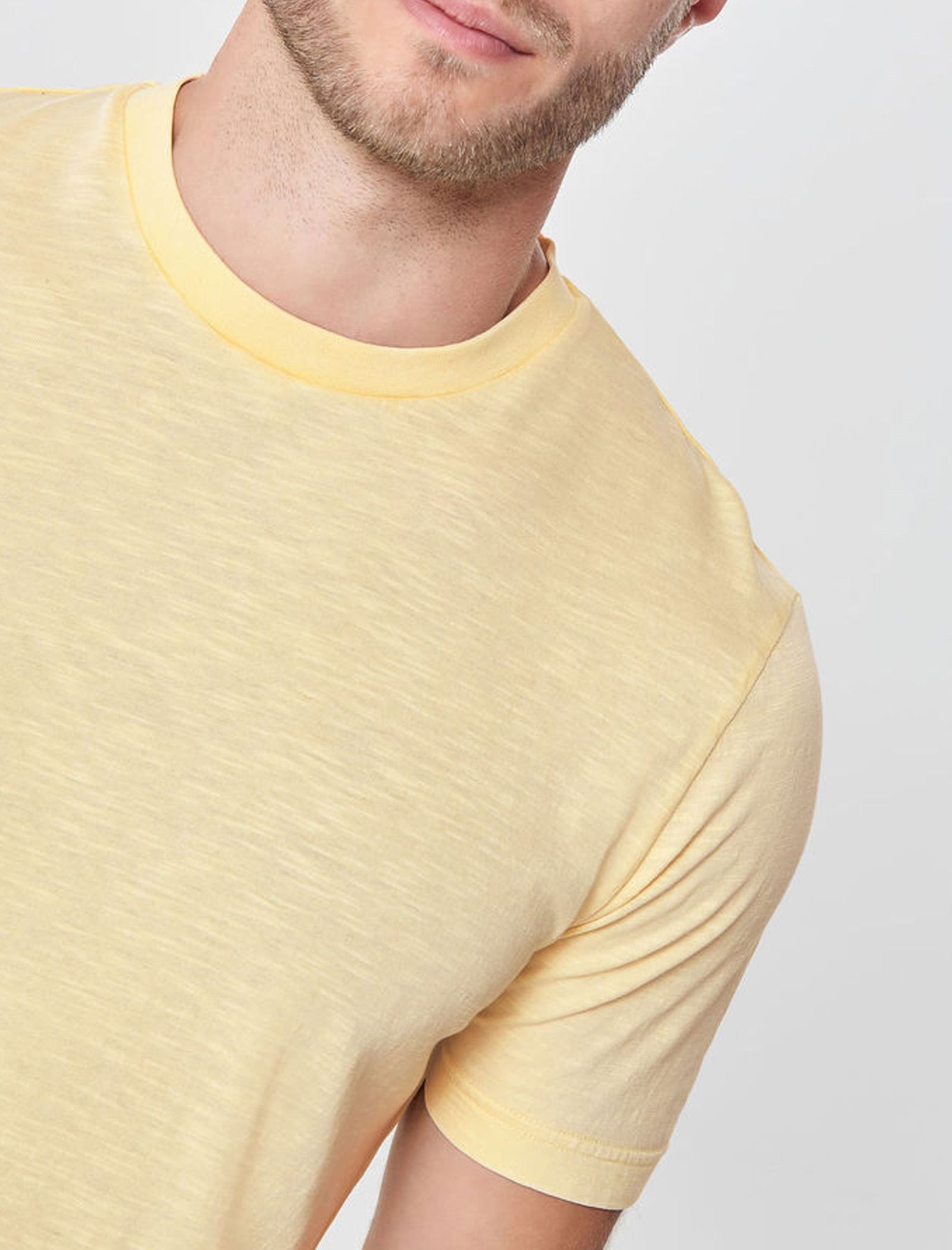 تی شرت نخی یقه گرد مردانه - اونلی اند سانز - زرد - 6