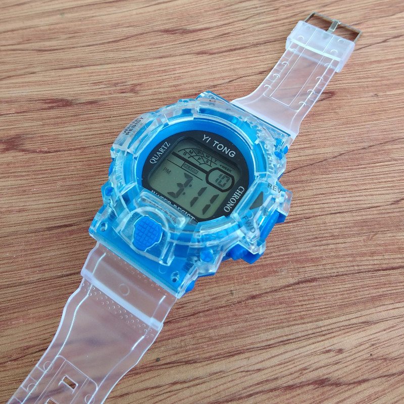 ساعت مچی دیجیتال پسرانه مدل YI TONG کد 37 ساعت مچی دیجیتال پسرانه مدل YI TONG کد 37