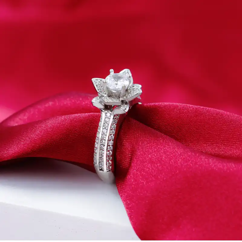 انگشتر نقره زنانه جی تی ای مدل گل نگین دار