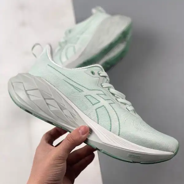 کفش پیاده روی مدل NOVABLAST 4P