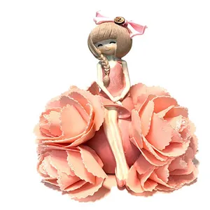 مجسمه امیرا مارکت مدل دامن گلدار نشسته