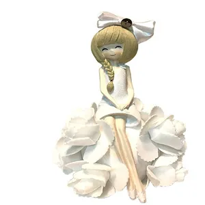 مجسمه امیرا مارکت مدل دامن گلدار نشسته