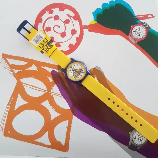 ساعت مچی عقربه ای پسرانه کیو اند کیو مدل VR41J009Y