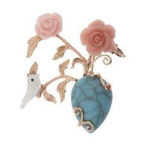 گل سینه زنانه گالری شمرون مدل گل و پرنده کد 035G0