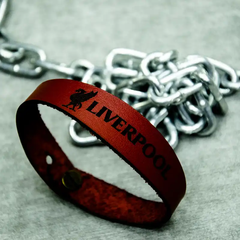 دستبند چرمینه اسپرت طرح لیورپول کد 6001-R