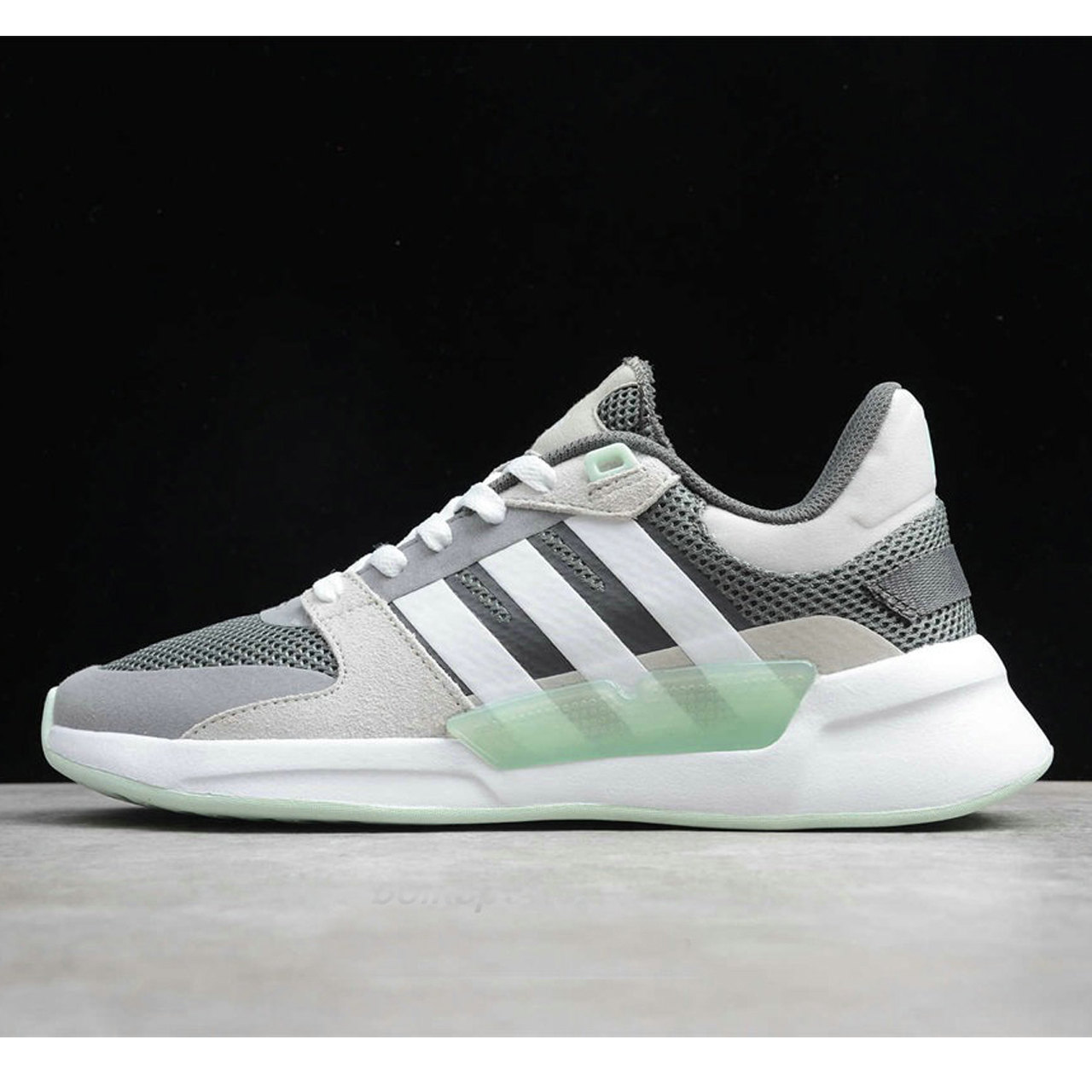 کفش مخصوص دویدن مردانه آدیداس مدل un 90