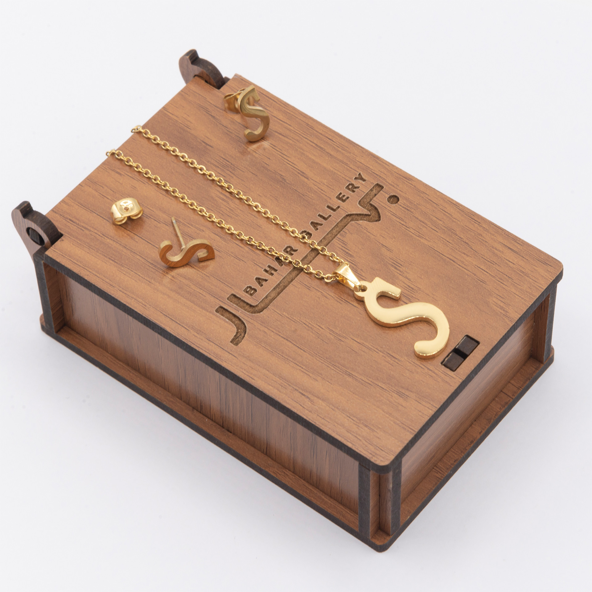 نیم ست زنانه بهارگالری طرح حرف S کد 209087 نیم ست زنانه بهارگالری طرح حرف S کد 209087