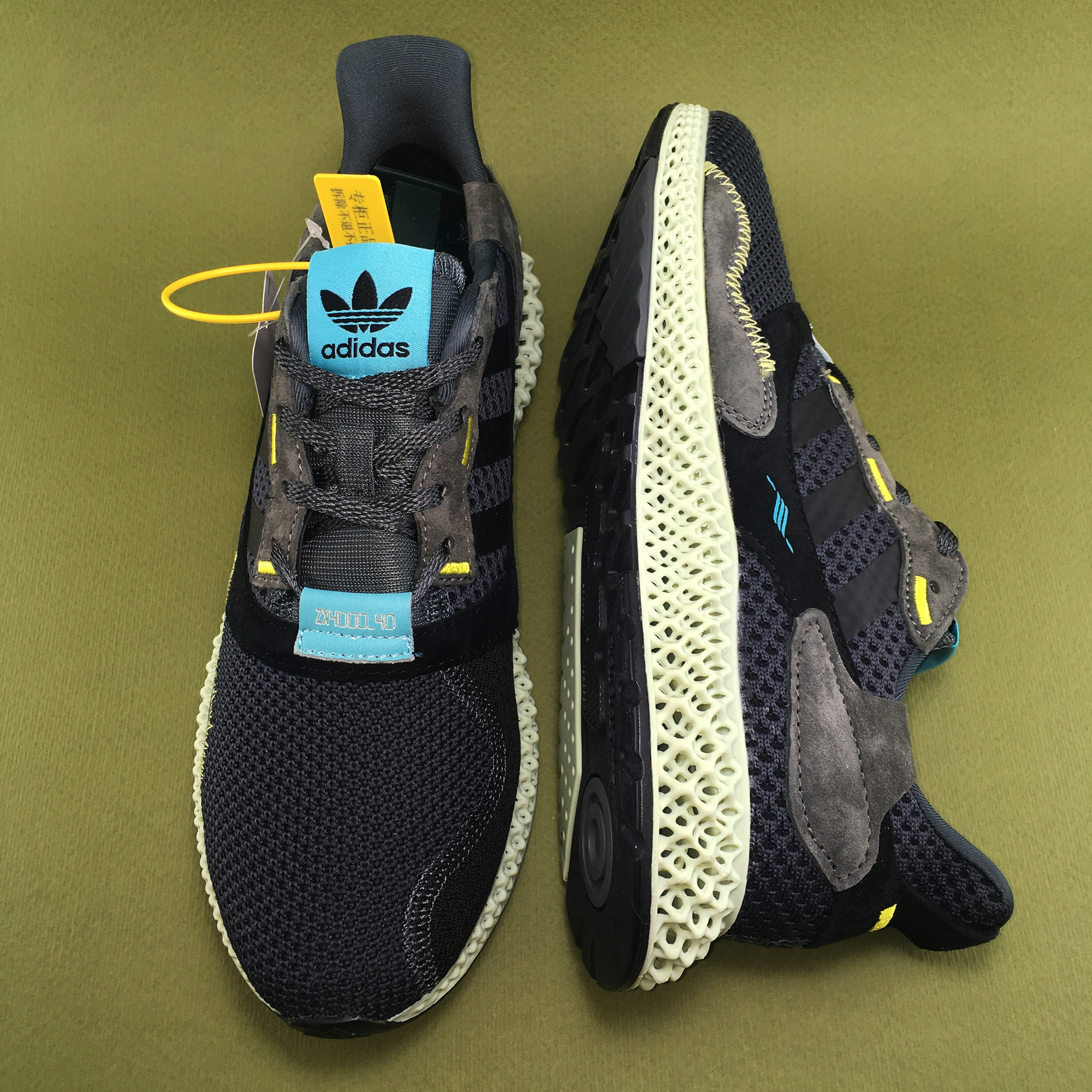 کفش مخصوص پیاده روی مردانه آدیداس مدل Zx4000 4D کد A83