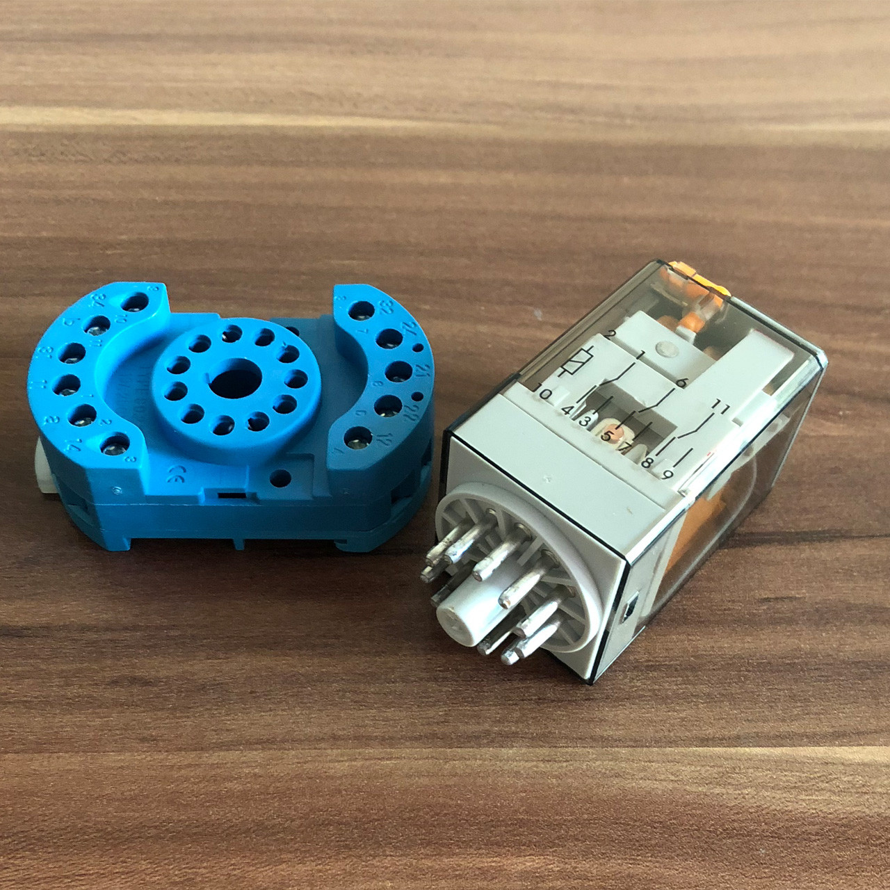 رله 11 پایه تی ان تی دی مدل 60.13.8 رله 11 پایه تی ان تی دی مدل 60.13.8