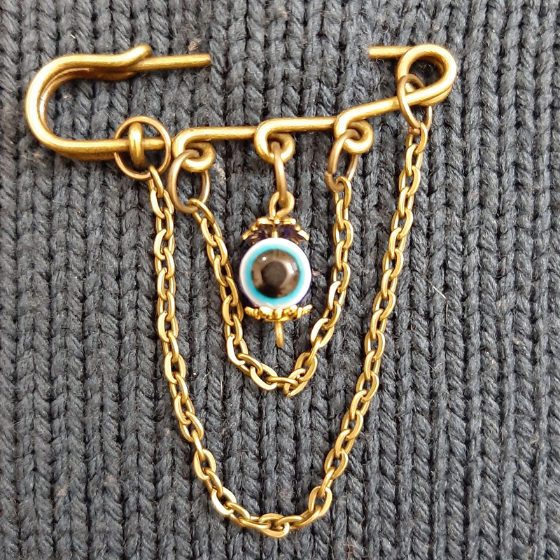 سنجاق سینه زنانه طرح چشم نظر کد m902 سنجاق سینه زنانه طرح چشم نظر کد m902