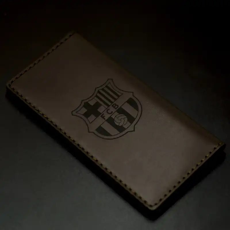 کیف پول چرمینه اسپرت طرح بارسلونا کد 3009