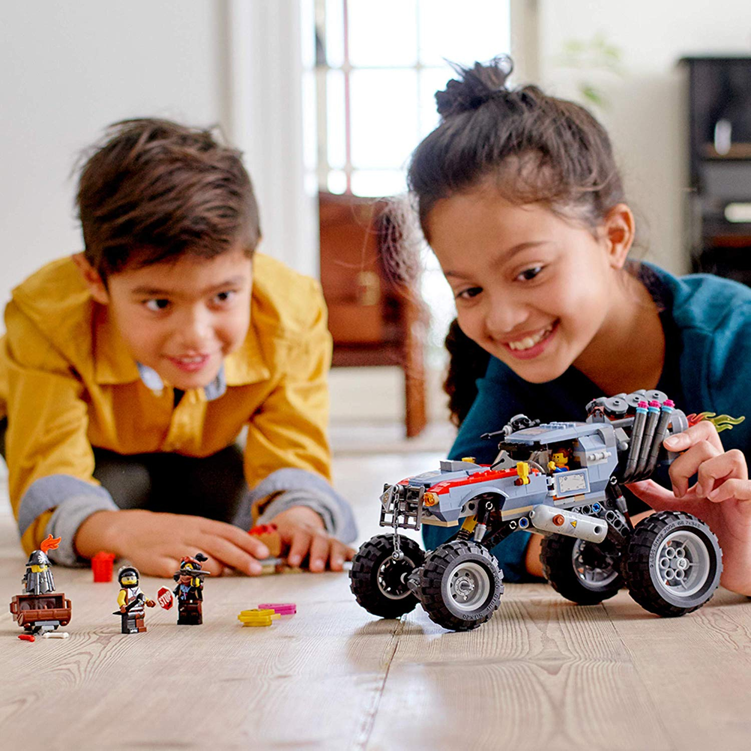 ساختنی لگو مدل 70829 Emmet and Lucy's Escape Buggy ساختنی لگو مدل 70829 Emmet and Lucy's Escape Buggy