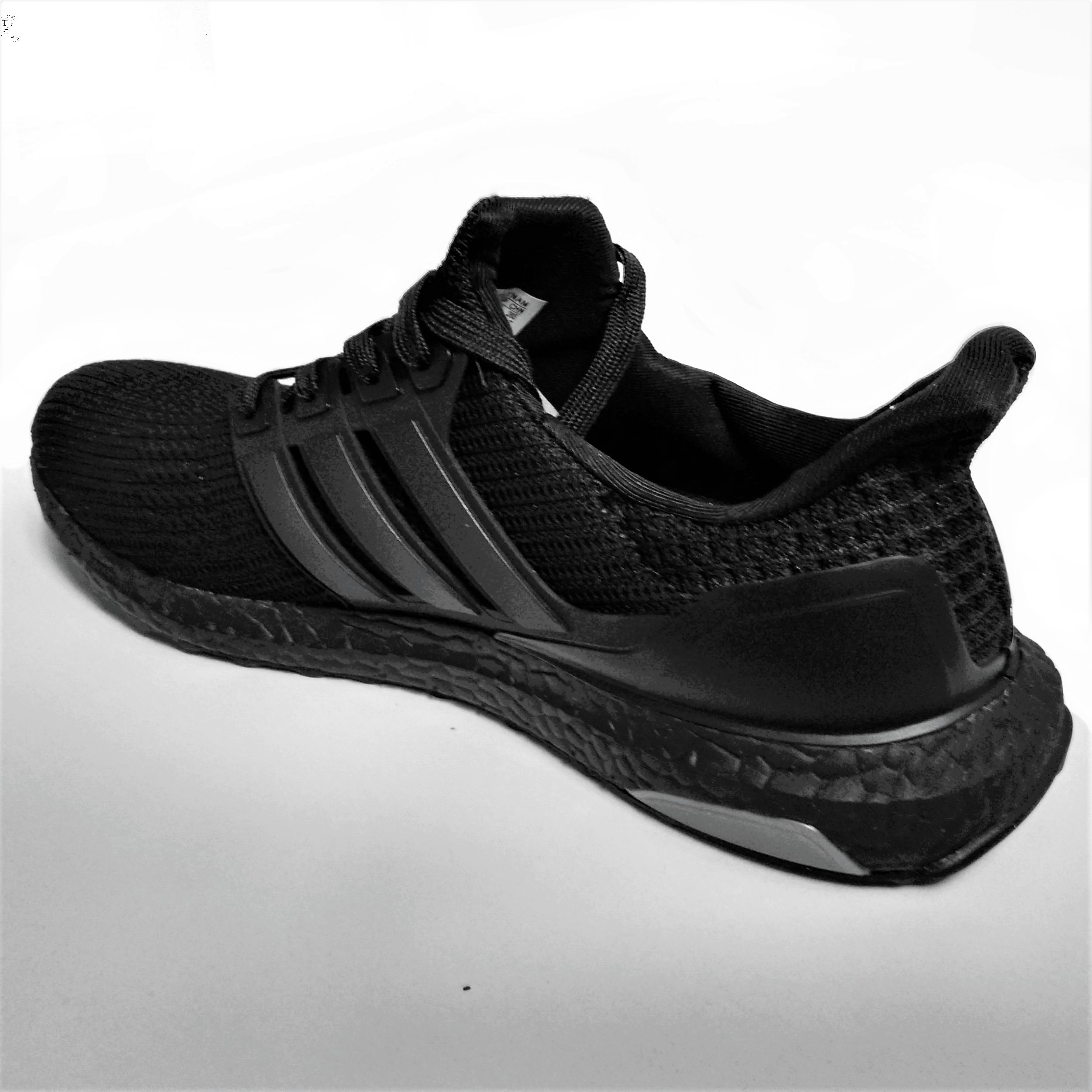 کفش مخصوص پیاده روی مردانه آدیداس مدل ultraboost
