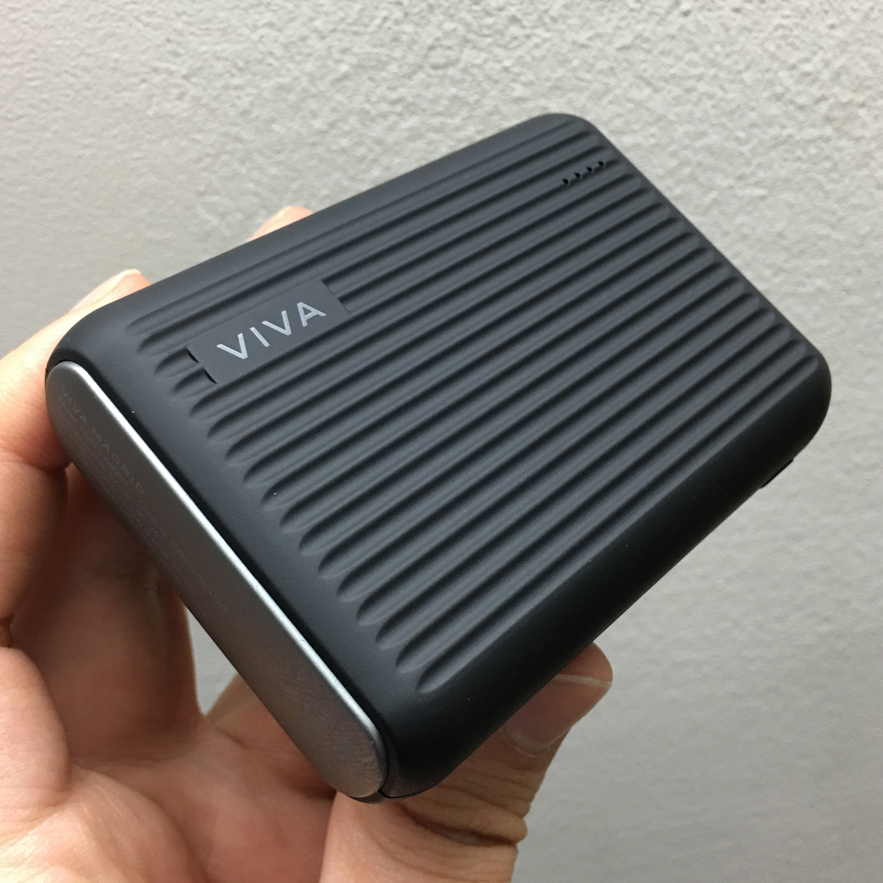 شارژر همراه ویوا مادرید مدل Vimax Nuro ظرفیت 10000 میلی آمپر ساعت