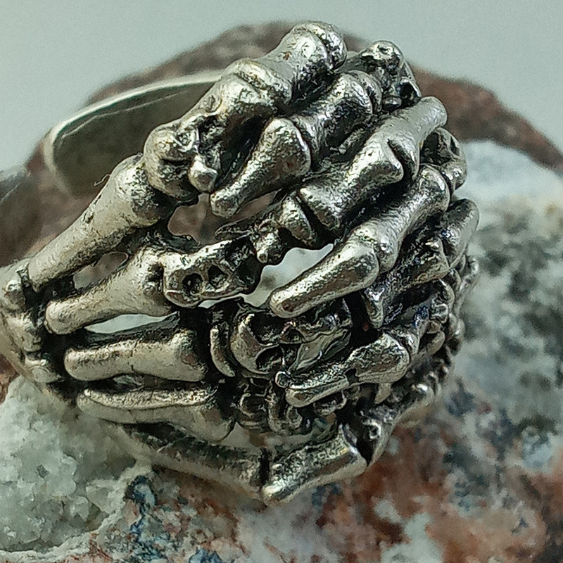 انگشتر مردانه طرح دست اسکلت کد DSB1